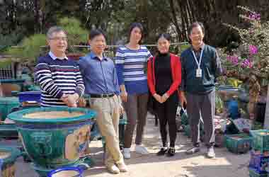 陈嘉诚校长陪同教育局领导参观我校实习基地